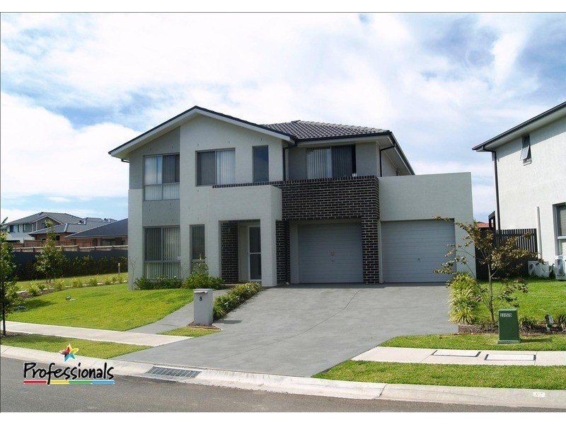 8 Grenada Grove, Glenfield NSW 2167
