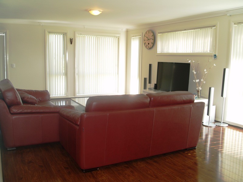 8 Grenada Grove, Glenfield NSW 2167