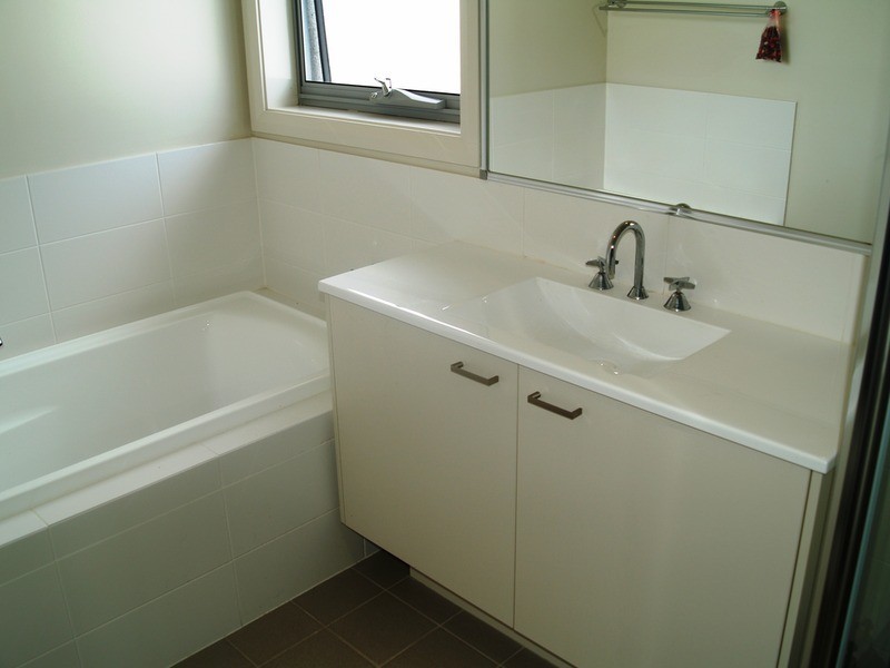 8 Grenada Grove, Glenfield NSW 2167