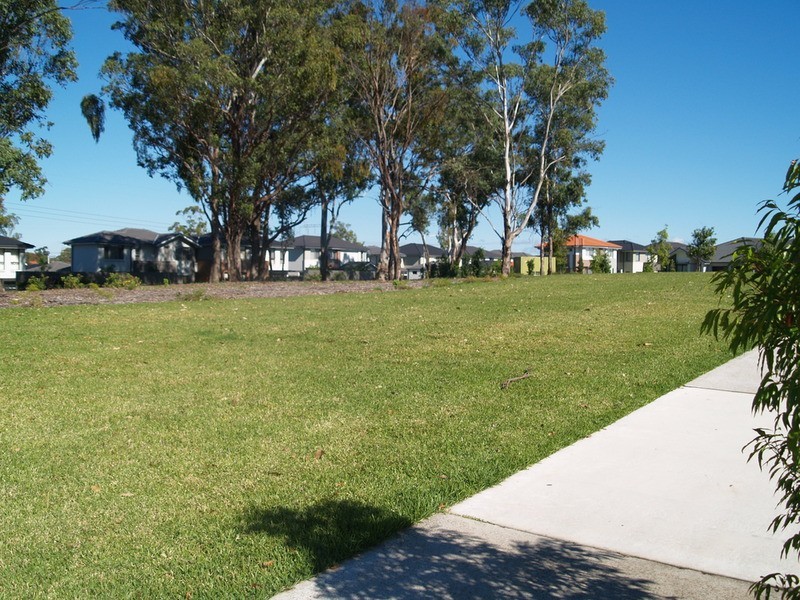 8 Grenada Grove, Glenfield NSW 2167