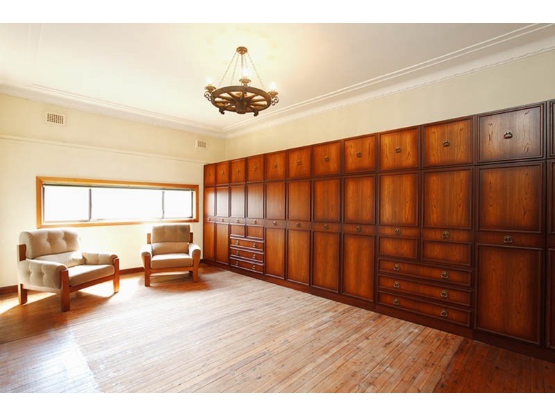 10 Ashcroft Avenue, Casula NSW 2170