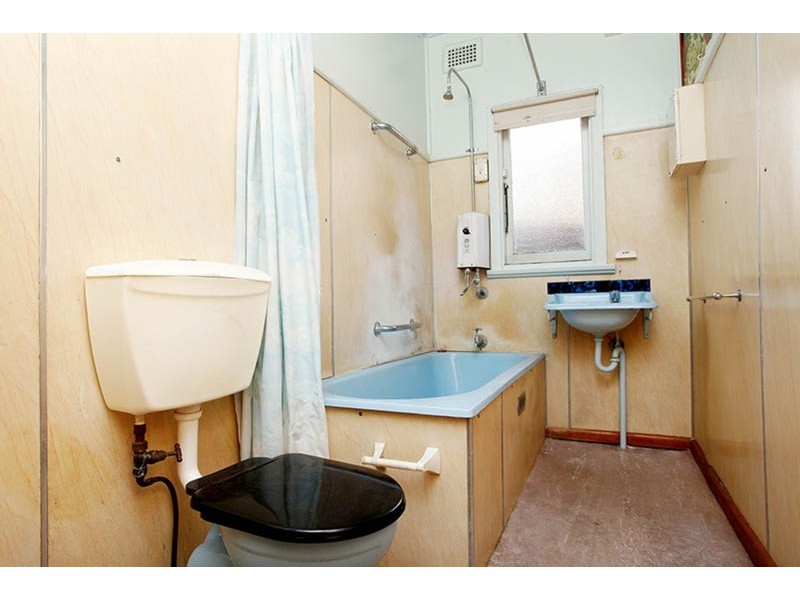 10 Ashcroft Avenue, Casula NSW 2170