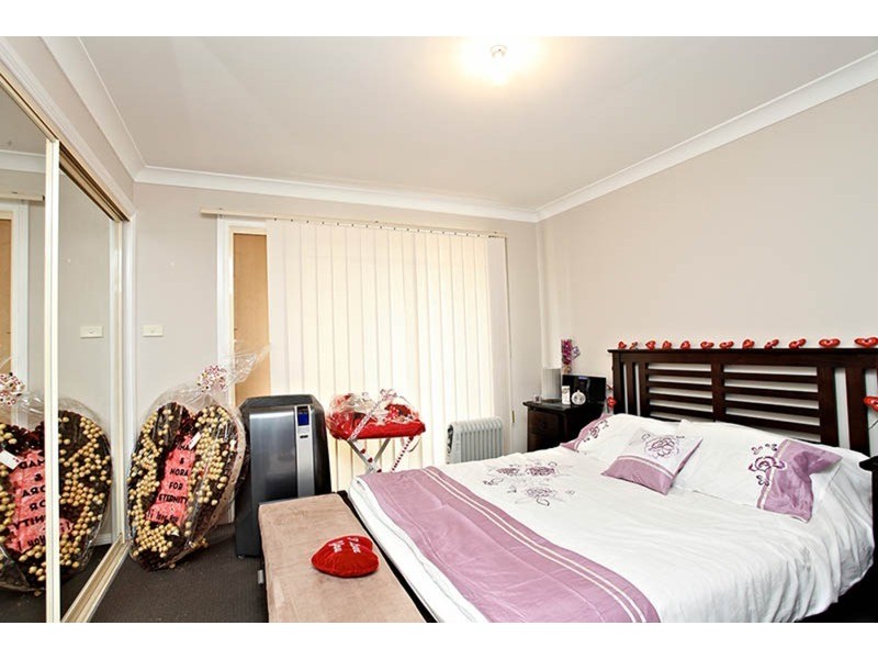 16 Thirroul Circuit, Prestons NSW 2170