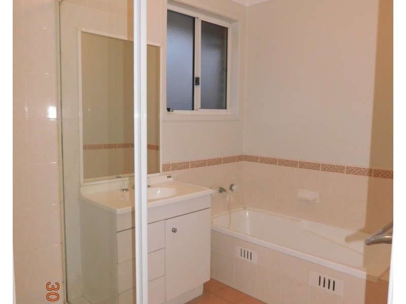 1/36 Holland Crescent, Casula NSW 2170