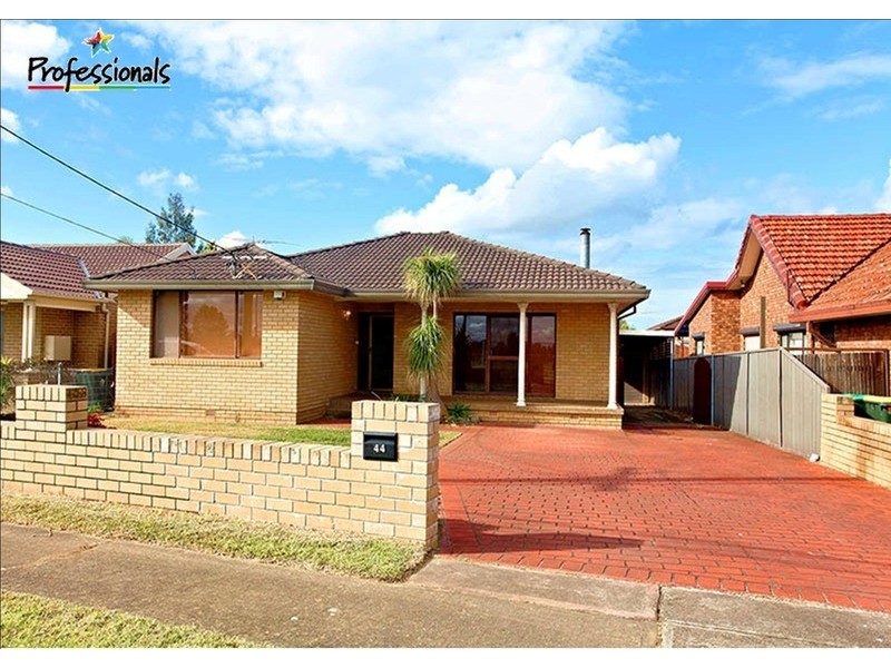 44 Reserve Road, Casula NSW 2170