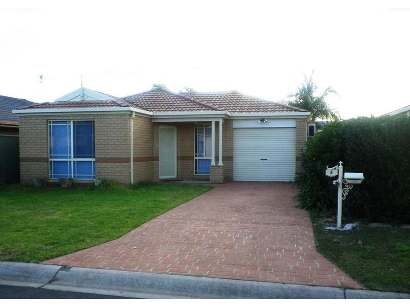 5 Erin Place, Casula NSW 2170