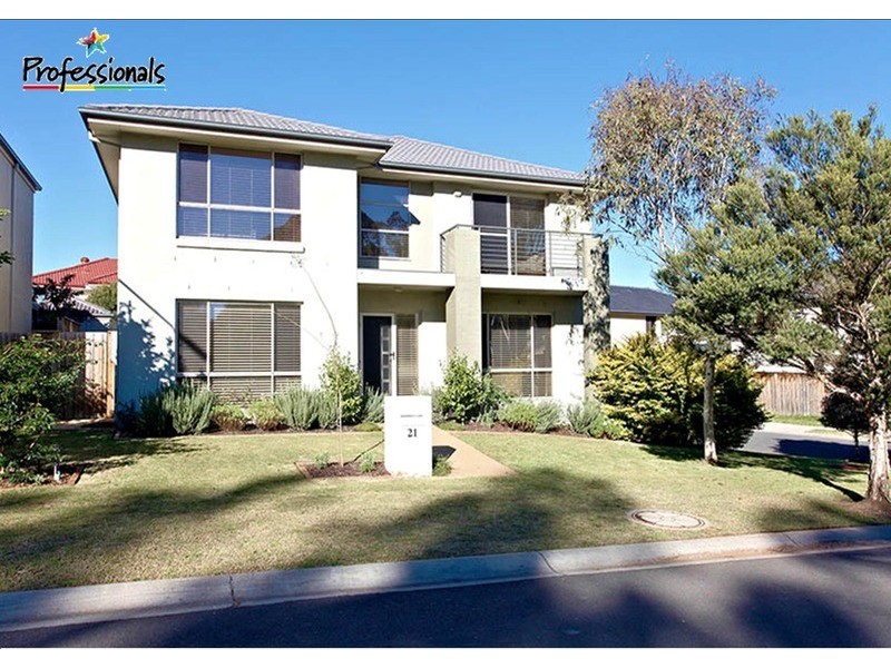 21 Hillsborough Crescent, Glenfield NSW 2167