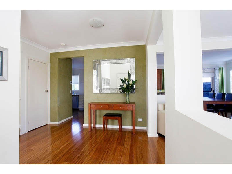 21 Hillsborough Crescent, Glenfield NSW 2167