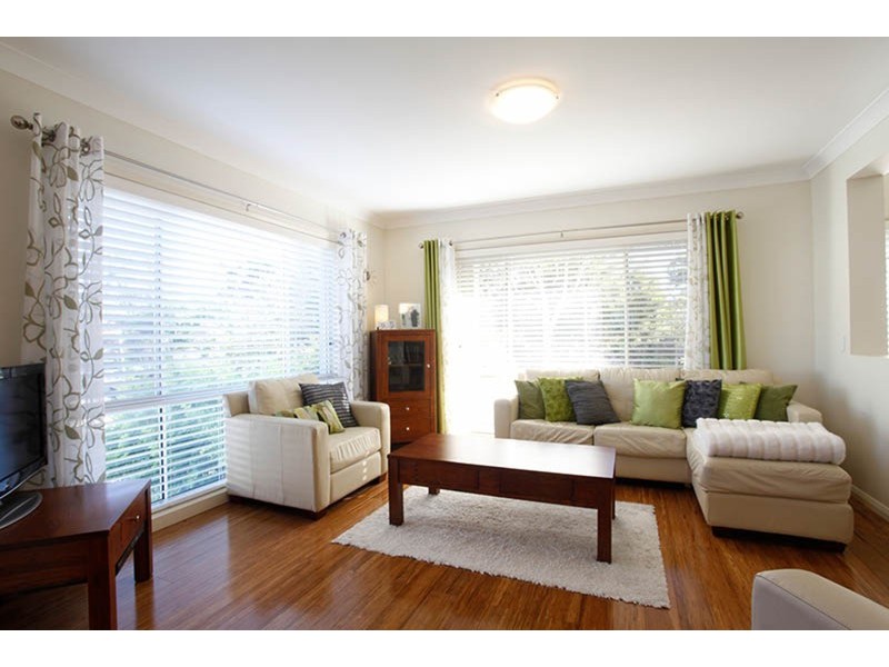 21 Hillsborough Crescent, Glenfield NSW 2167