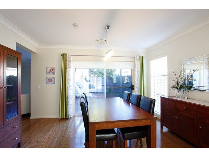 21 Hillsborough Crescent, Glenfield NSW 2167