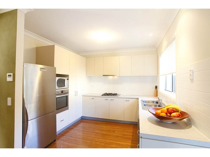 21 Hillsborough Crescent, Glenfield NSW 2167