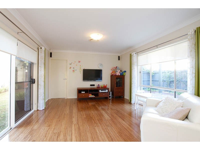 21 Hillsborough Crescent, Glenfield NSW 2167