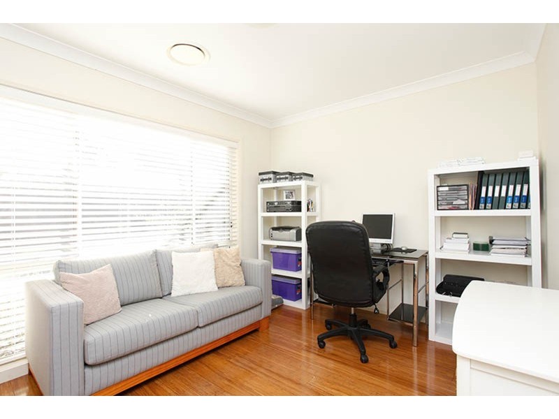 21 Hillsborough Crescent, Glenfield NSW 2167