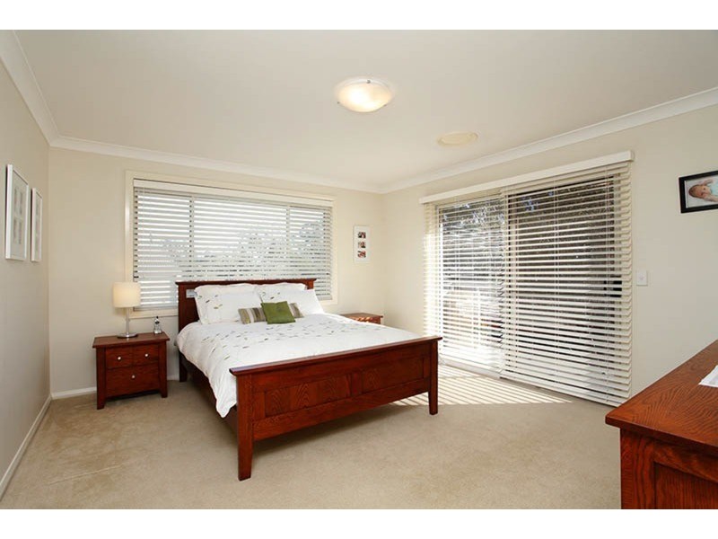 21 Hillsborough Crescent, Glenfield NSW 2167