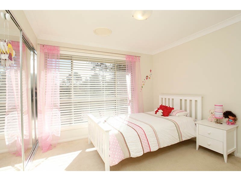 21 Hillsborough Crescent, Glenfield NSW 2167