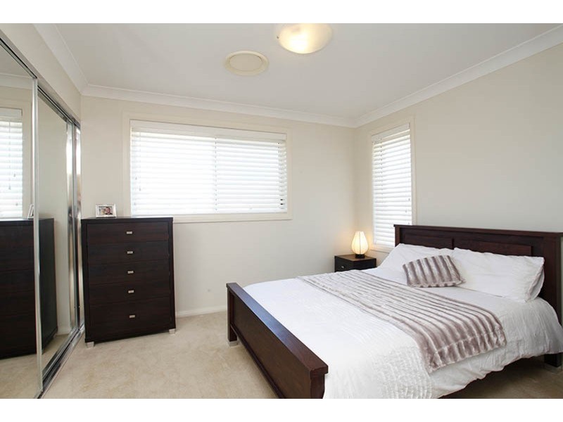21 Hillsborough Crescent, Glenfield NSW 2167