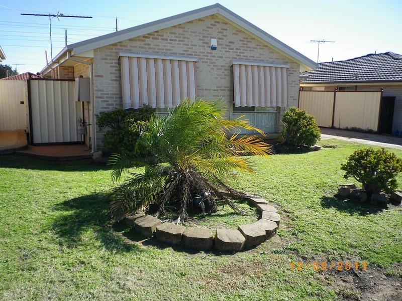 6 Abbott Place, Ingleburn NSW 2565