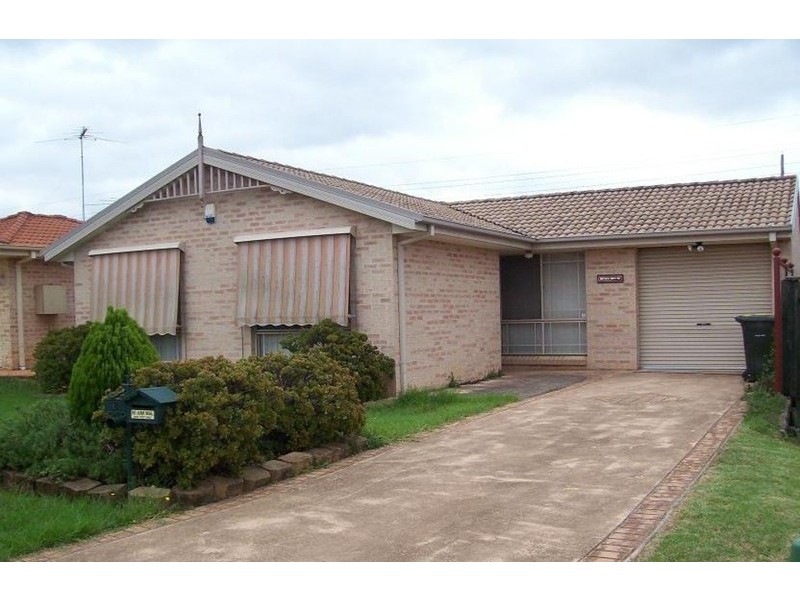 6 Abbott Place, Ingleburn NSW 2565