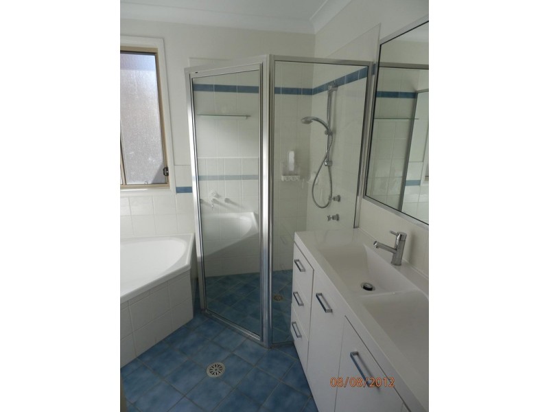 8 Applegum Place, Prestons NSW 2170
