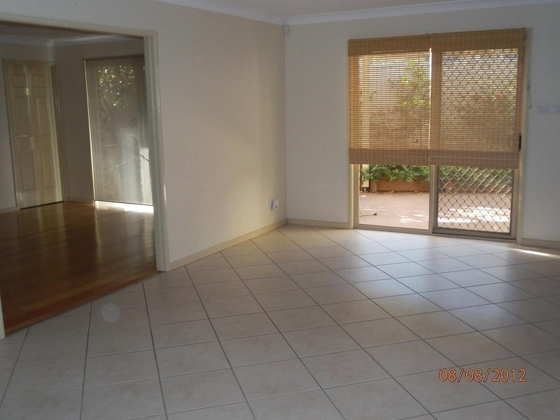 8 Applegum Place, Prestons NSW 2170