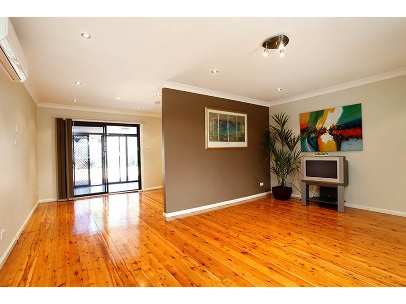 2 Jarrah   Avenue, Prestons NSW 2170