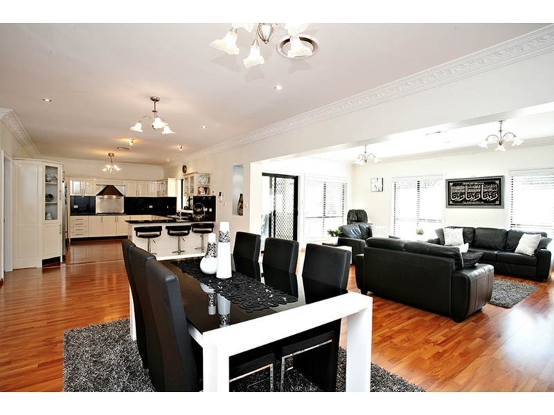 30 Chrysanthemum Avenue, Lurnea NSW 2170