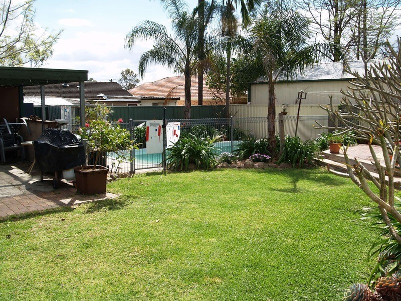 11 Ida  Avenue, Lurnea NSW 2170