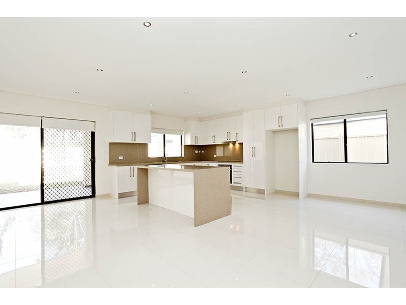 28b Chrysanthemum Avenue, Lurnea NSW 2170