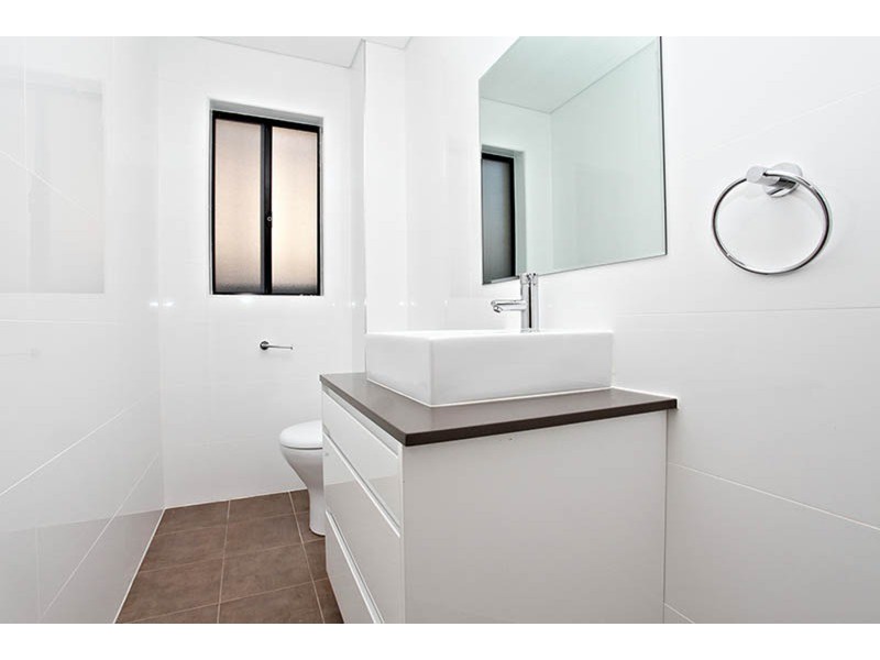 28b Chrysanthemum Avenue, Lurnea NSW 2170