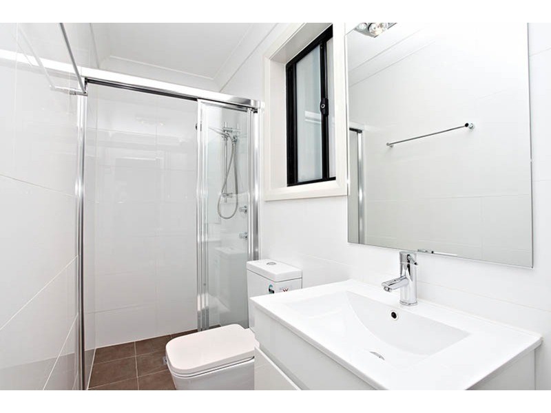 28b Chrysanthemum Avenue, Lurnea NSW 2170