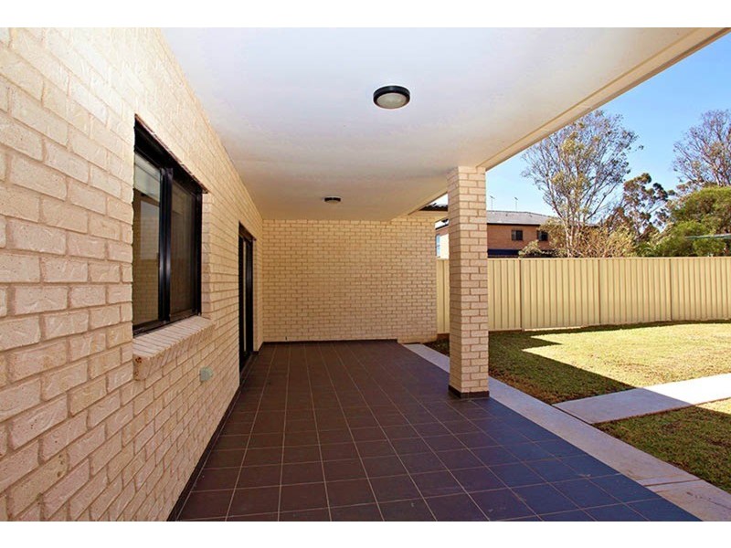 28b Chrysanthemum Avenue, Lurnea NSW 2170