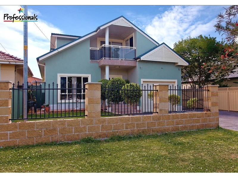 21 Canberra Avenue, Casula NSW 2170