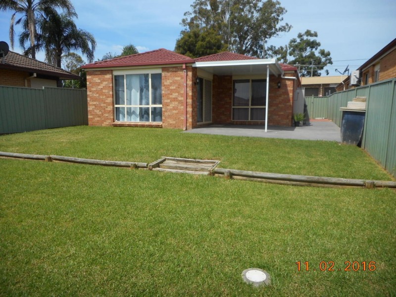 8 Maple Road, Casula NSW 2170