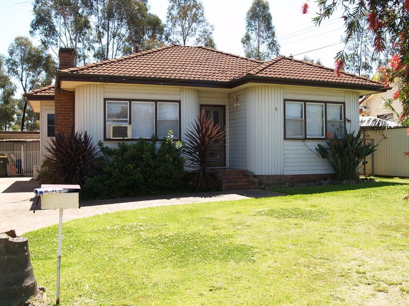 5 Grove Street, Casula NSW 2170
