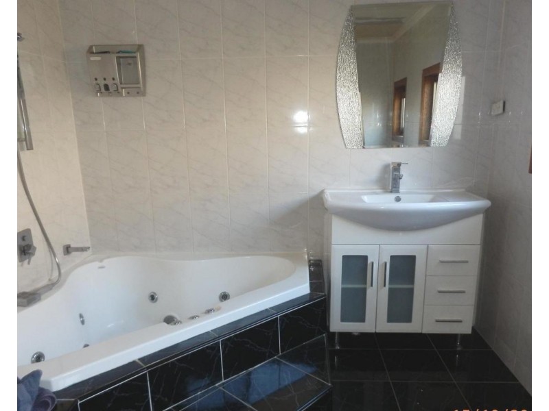 11B Carnation Avenue, Casula NSW 2170