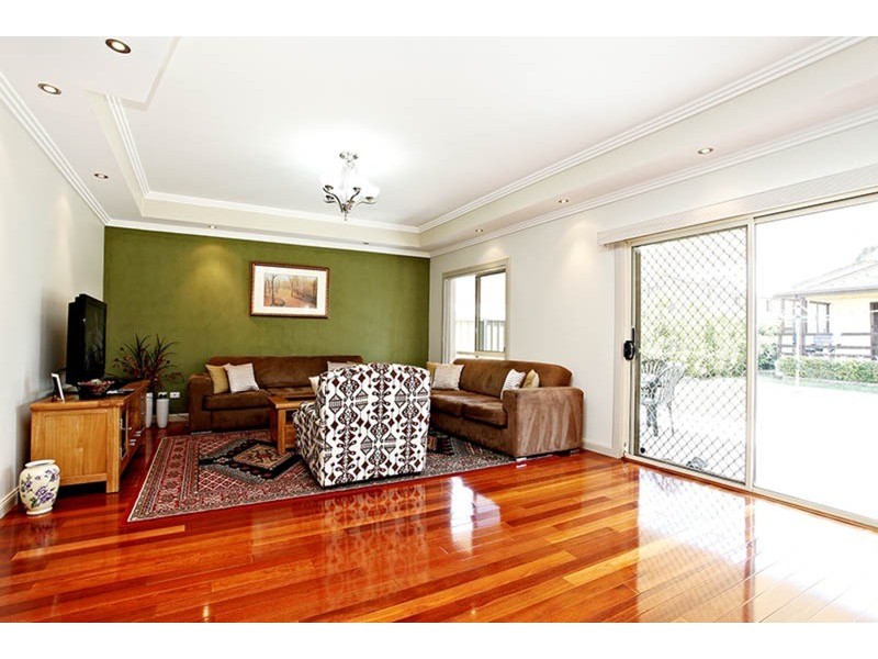 21 Canberra Avenue, Casula NSW 2170