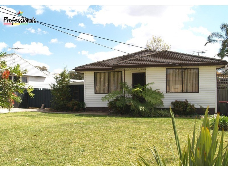 11 Ida  Avenue, Lurnea NSW 2170