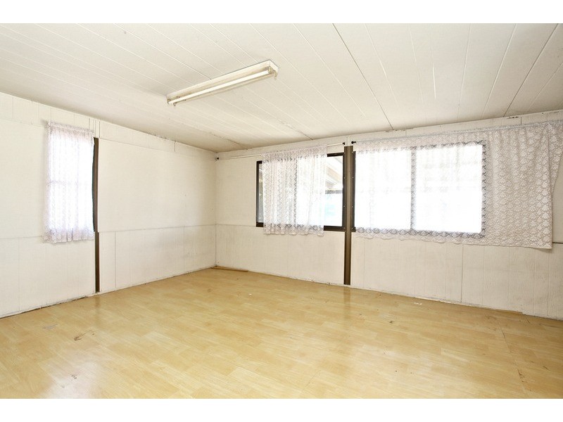 6 Compton Avenue, Lurnea NSW 2170