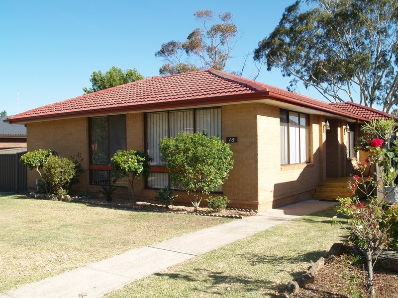 18 Bligh Avenue, Lurnea NSW 2170