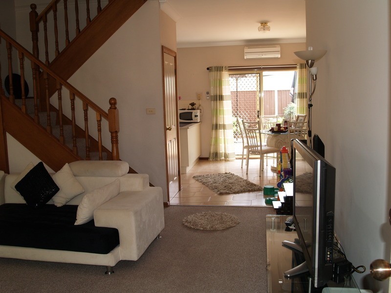 2/10-12 Doomben Close, Casula NSW 2170