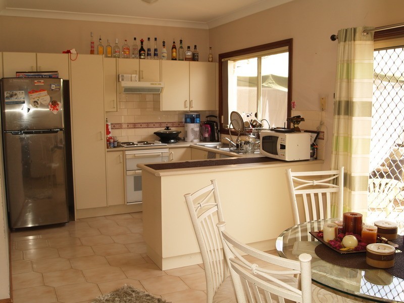 2/10-12 Doomben Close, Casula NSW 2170