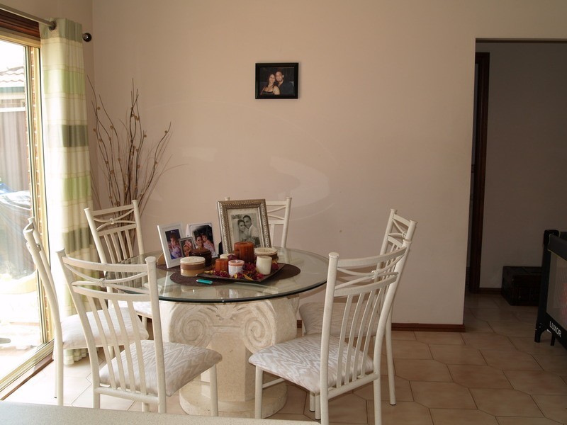 2/10-12 Doomben Close, Casula NSW 2170