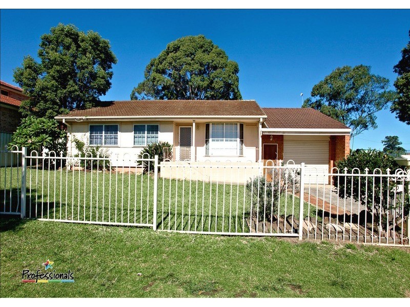 10 Fitzpatrick Crescent, Casula NSW 2170