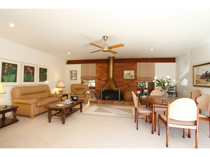 25 Holland  Crescent, Casula NSW 2170