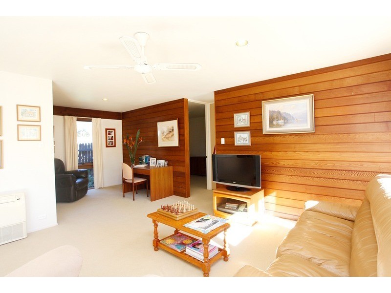 25 Holland  Crescent, Casula NSW 2170