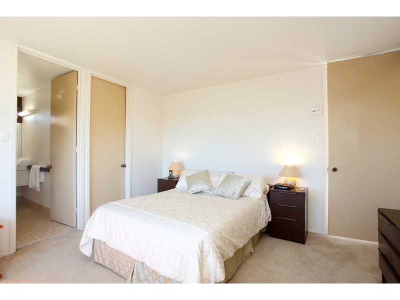 25 Holland  Crescent, Casula NSW 2170