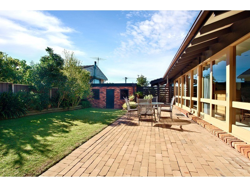 25 Holland  Crescent, Casula NSW 2170