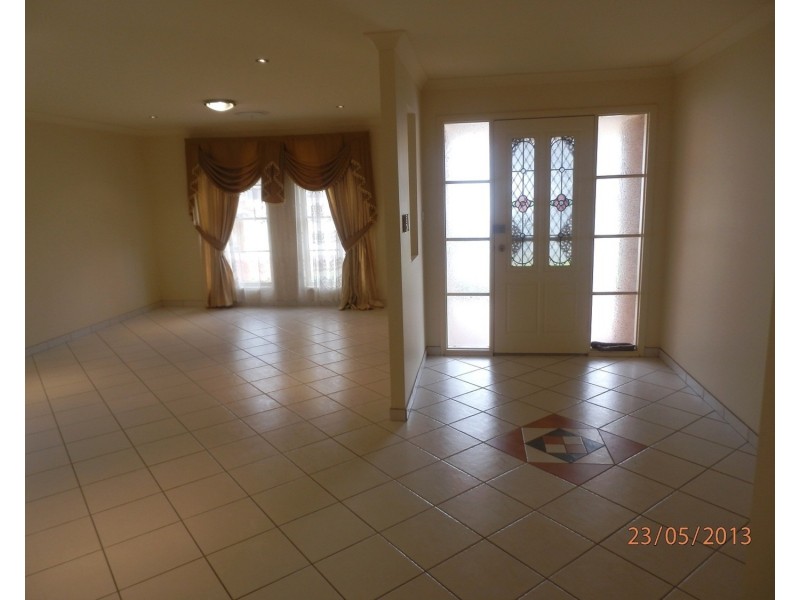 17 Idriess Place, Casula NSW 2170