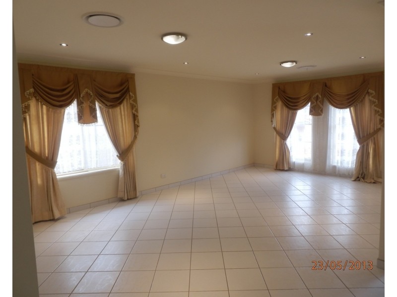 17 Idriess Place, Casula NSW 2170