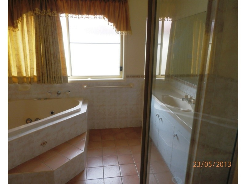 17 Idriess Place, Casula NSW 2170